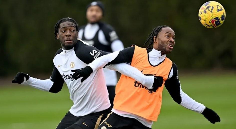 记者：周一之后斯特林将不再是蓝军球员；迪萨西关窗前会离队